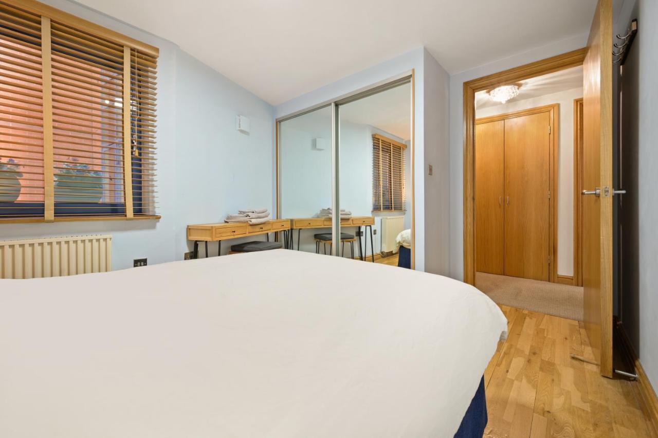 Lovely 2 Double Bedroom Flat With Patio Манчестер Экстерьер фото