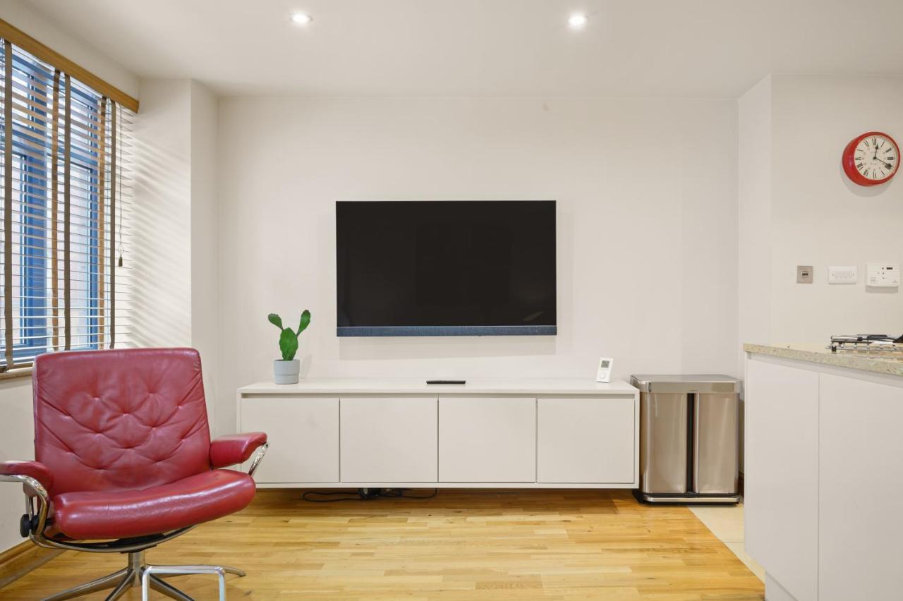 Lovely 2 Double Bedroom Flat With Patio Манчестер Экстерьер фото