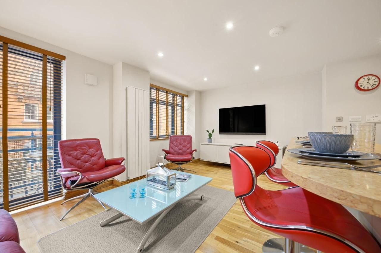 Lovely 2 Double Bedroom Flat With Patio Манчестер Экстерьер фото